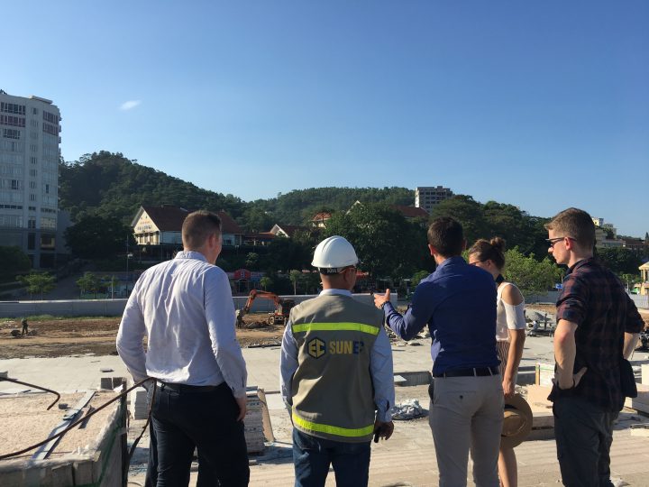 Khu vực sảnh đón phía đường Hạ Long - Quảng trường mặt trời Hạ Long Khu vực sảnh đón phía đường Hạ Long - Quảng trường mặt trời Hạ Long