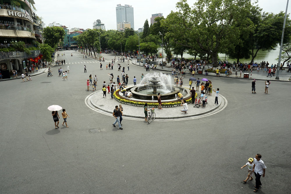 Quảng trường Đông Kinh Nghĩa Thục, Hà Nội (Cơn khát cảnh quan tại Việt Nam)
