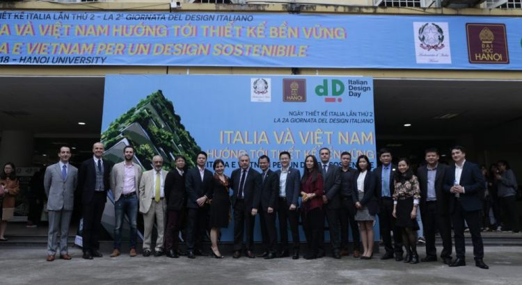 Ông Thái Bình Dương chụp ảnh cùng Bà Đại sứ Cecilia Piccioni và các quan khách là các công ty danh tiếng và các giáo sư, tiến sĩ, kiến trúc sư tham gia sự hợp tác giữa Ý và Việt Nam