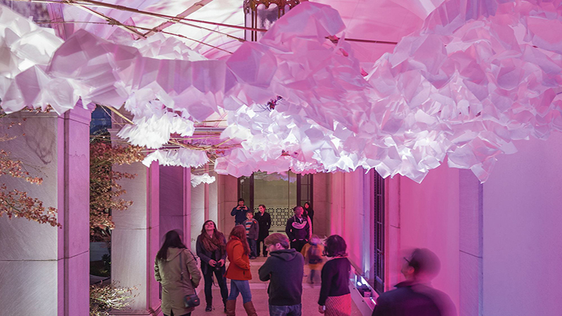 Lantern Field, an interactive installation with paper, light and sound / Đèn lồng, tác phẩm sắp đặt tương tác với giấy, ánh sáng và âm thanh