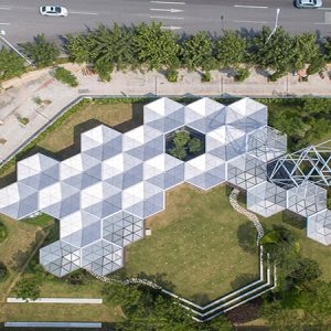 Open Architecture develops reconfigurable construction system of tessellating hexagons / Open Architecture thiết kế hệ thống xây dựng kết cấu mái che hình lục giác